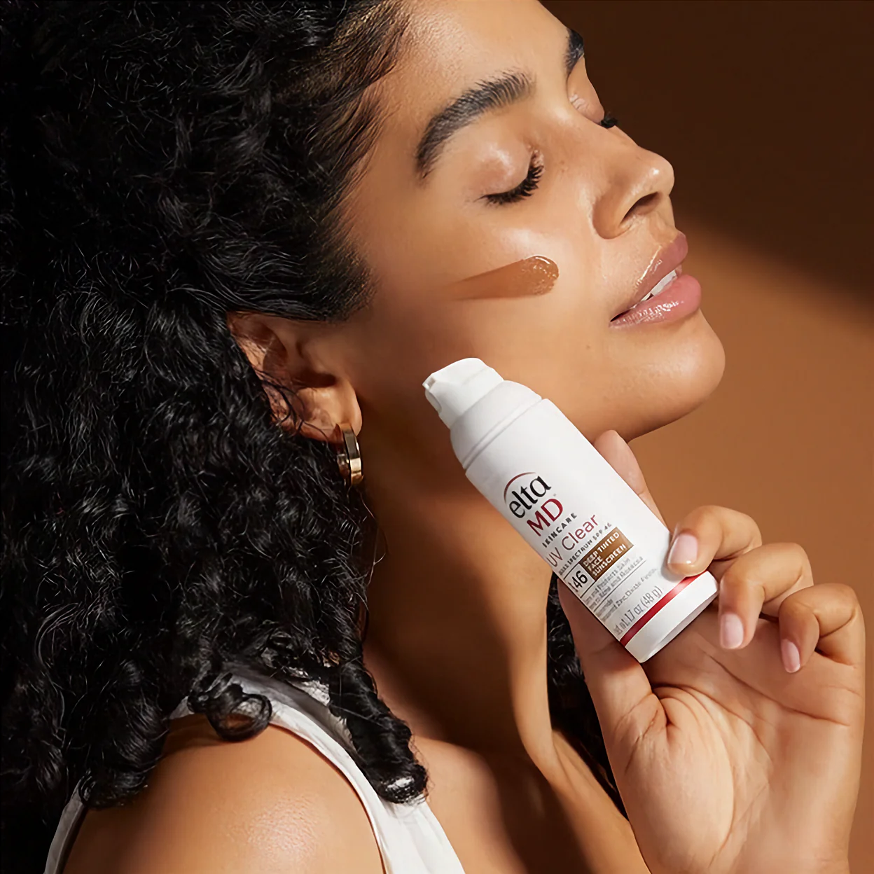 EltaMD UV Clear Deep Tinted SPF 46 - NOW 60% OFF RRP - Calming Sunscreen for Deeper Skin Tones - Image 5